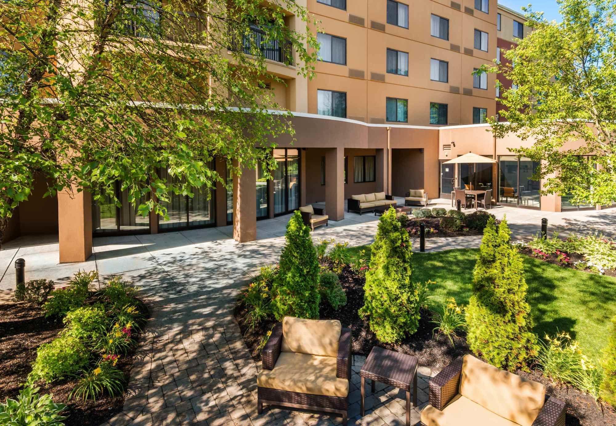 Готель Courtyard By Marriott Providence Лінкольн Екстер'єр фото