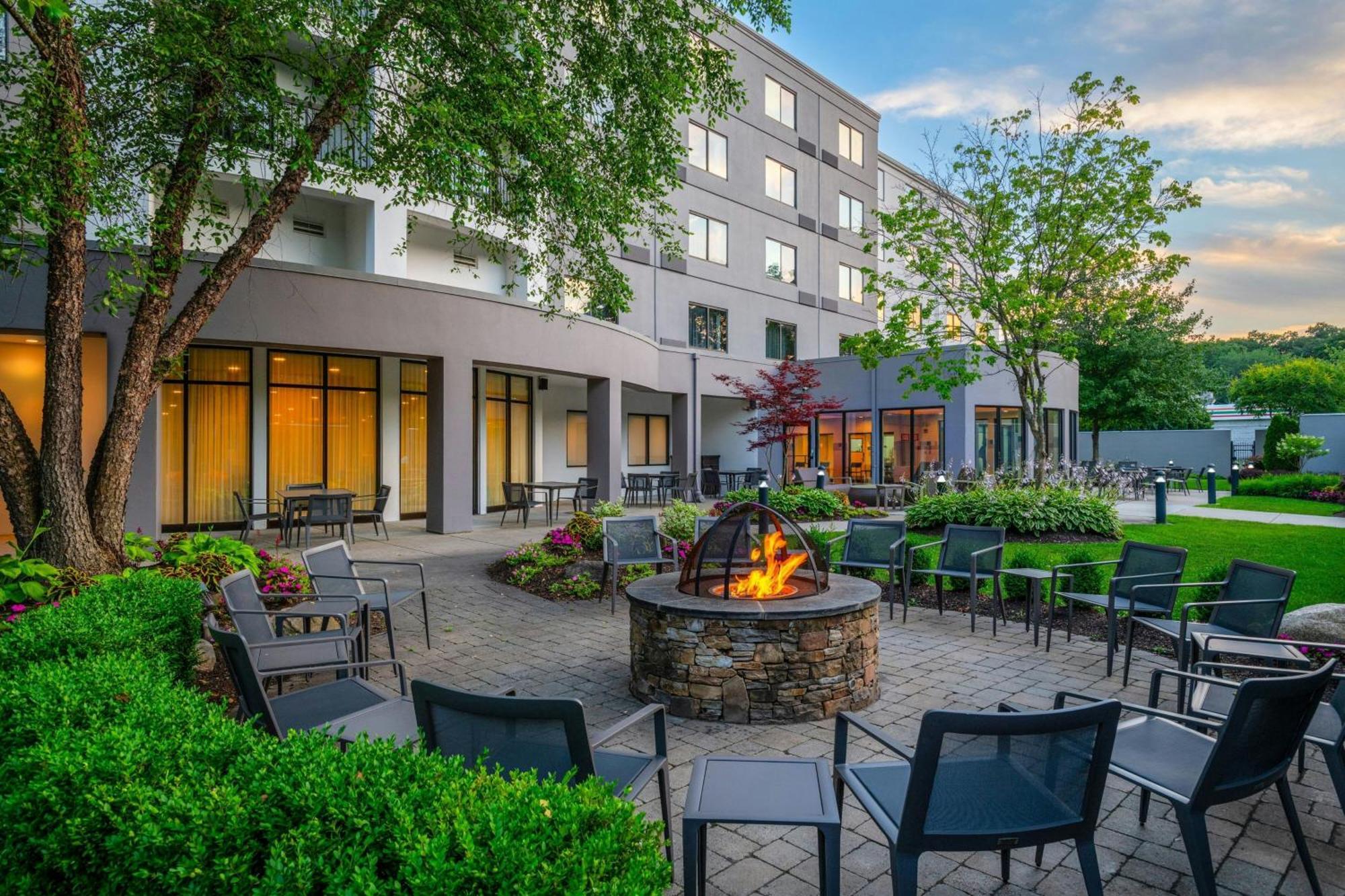 Готель Courtyard By Marriott Providence Лінкольн Екстер'єр фото