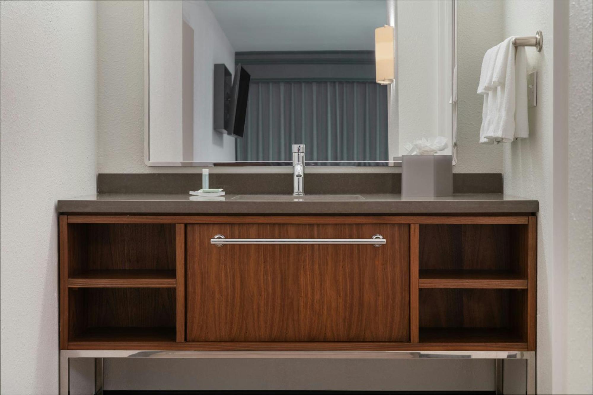 Готель Courtyard By Marriott Providence Лінкольн Екстер'єр фото