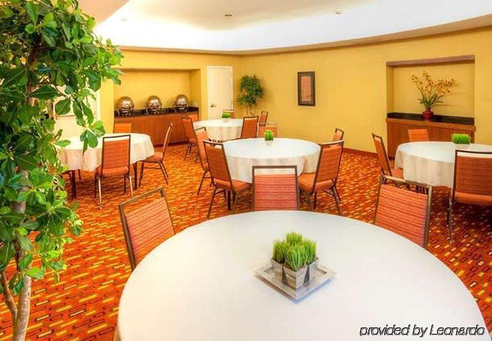 Готель Courtyard By Marriott Providence Лінкольн Екстер'єр фото